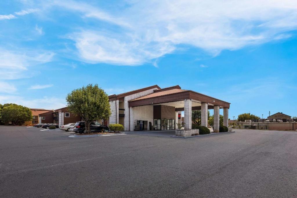 Econo Lodge Мадисон Экстерьер фото