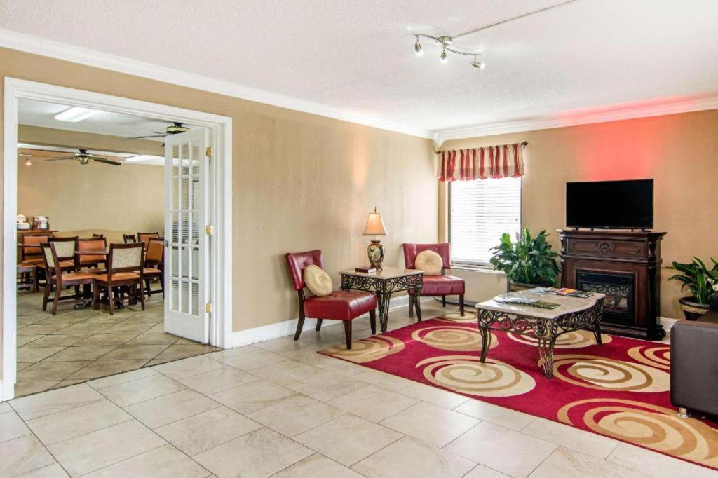 Econo Lodge Мадисон Экстерьер фото