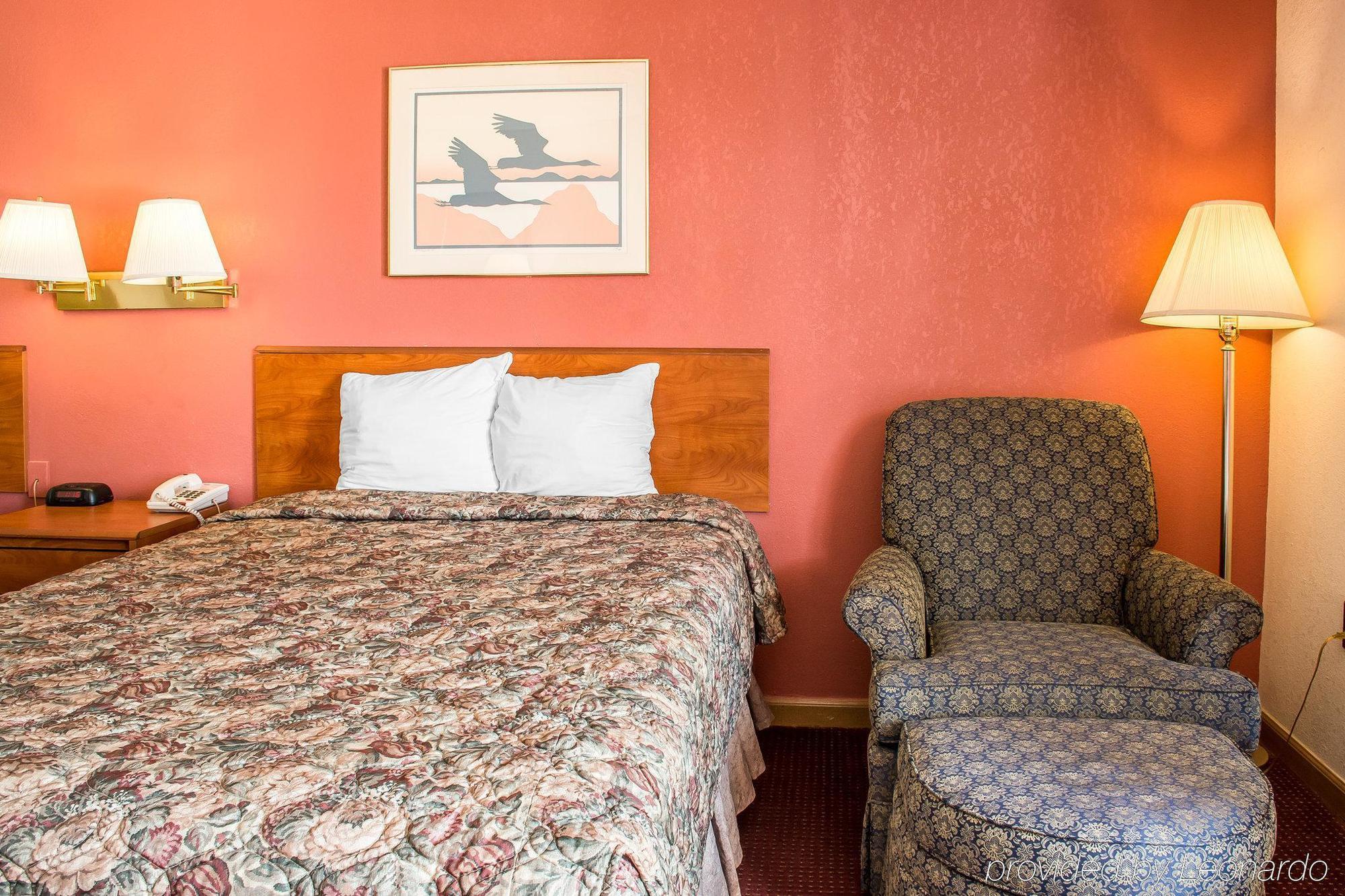 Econo Lodge Мадисон Экстерьер фото